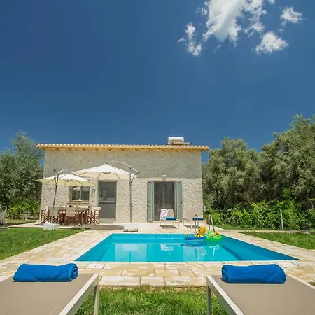 فيلة Alexandros Stone House